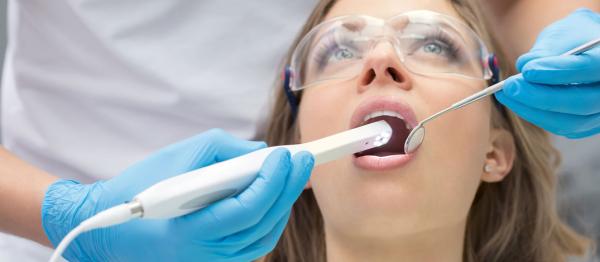 死ergonomischen Intraoralkameras冯Excelitas personalisieren死Interaktion麻省民主党Patienten麻省理工学院hochauflosenden Bildern和视频,军队一张automatische死去,迅速地fokussierende Flussiglinse scharf gehalten了。