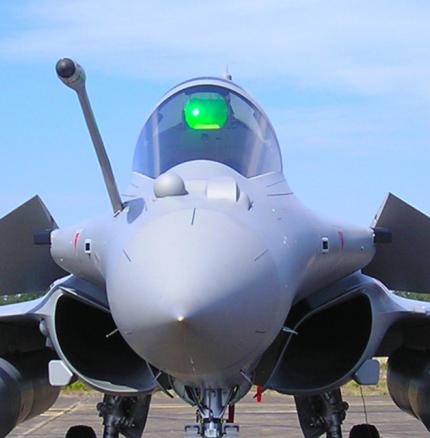 欧洲战斗机“台风”计划的平视显示组件